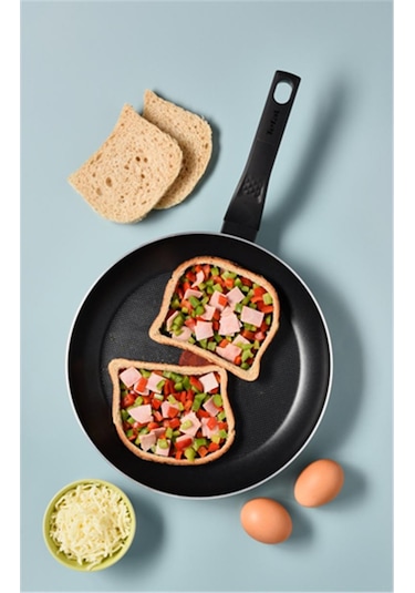 Tefal Titanyum 1x Simplecook Difüzyon Tabanlı Tava 28 CM Siyah