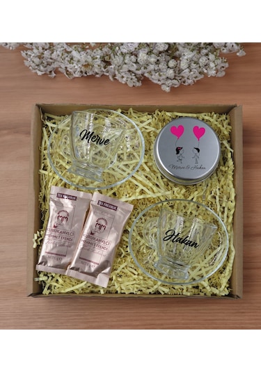 Bk Gift Kişiye Özel İsimli 2li Cam Kahve Fincanı & Türk Kahvesi & Gümüş Metal Kutuda Kokulu Mum Hediye Seti-5, Sevgiliye Hediye, Yıl Dönümü Hediyesi K