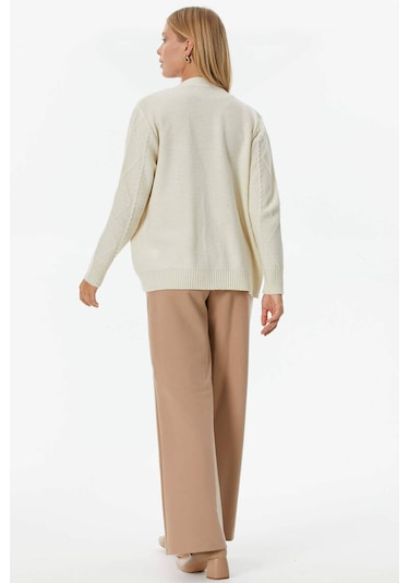 Düğmeli Saç Örgülü Triko Hırka  - Kemik