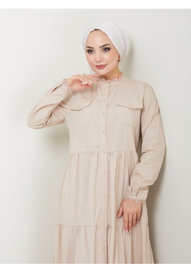 Dantelli Doğal Kumaşlı Boydan Düğmeli Kot Elbise Bej