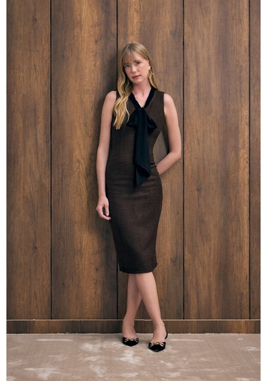 Fularlı Kolsuz Tüvit Elbise - Kahve-136338 Kahve