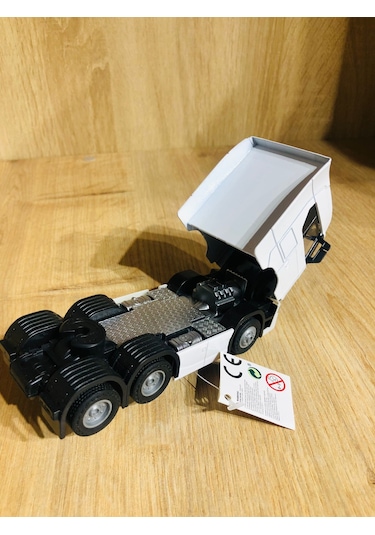 Sesli Işıklı Ölçekli 1/43 Dorsesiz Tır Kafası Açılabilir Kupalı Beyaz