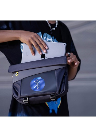 Divoom Pixoo Slingbag-v Siyah Ledli Ekran App Kontrollü Postacı Çantası-su Geçirmez Siyah