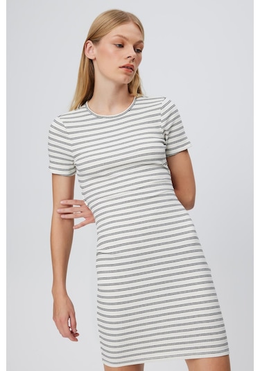 ÇİZGİLİ SIRTI AÇIK KISA KOL ELBİSE SİYAH BEYAZ ÇİZGİLİ Beyaz - Siyah