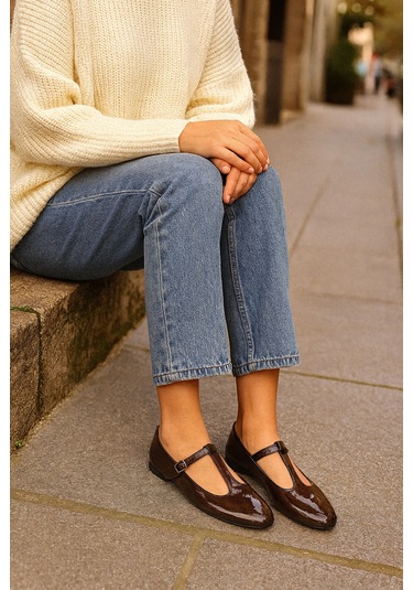 Siyah Süet T-strap Mary Jane Tasarım Babet Kahverengi