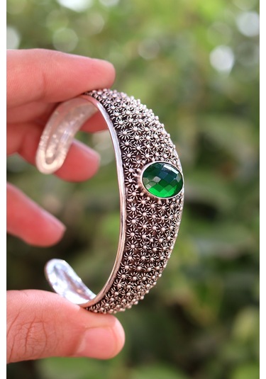 Zümrüt Taşlı Yöresel İşlemeli 925 Ayar Saf Gümüş Kadın Bilezik 201024738 Gümüş