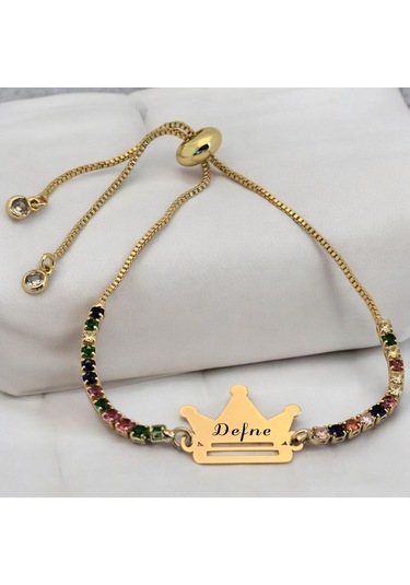 Defne İsmine Özel Taç Motifli 14 Ayar Altın Plakalı Renkli Taş Desenli Hediye Bileklik-489isim Defne