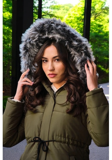 Kışlık Orta Boy Kapüşonlu Kürklü Şişme Kadın Mont Haki