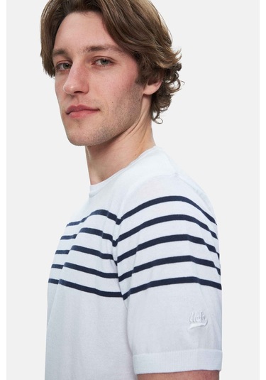 Kendrıck Beyaz Çizgili Bisiklet Yaka Triko Nakışlı Standard Fit Erkek Tshirt Beyaz