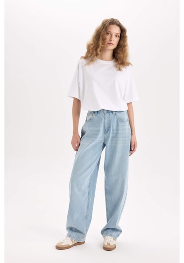 DeFacto Oversize Geniş Kalıp Basic Düz Bisiklet Yaka Kısa Kollu Beyaz Tişört V4136AZ25SMWT34