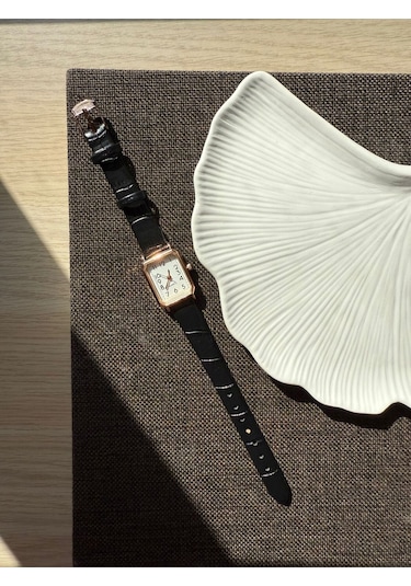 Retro Minimal Deri Kordon Vintage Kadın Kol Saati Dikdörtgen Kasa Gümüş