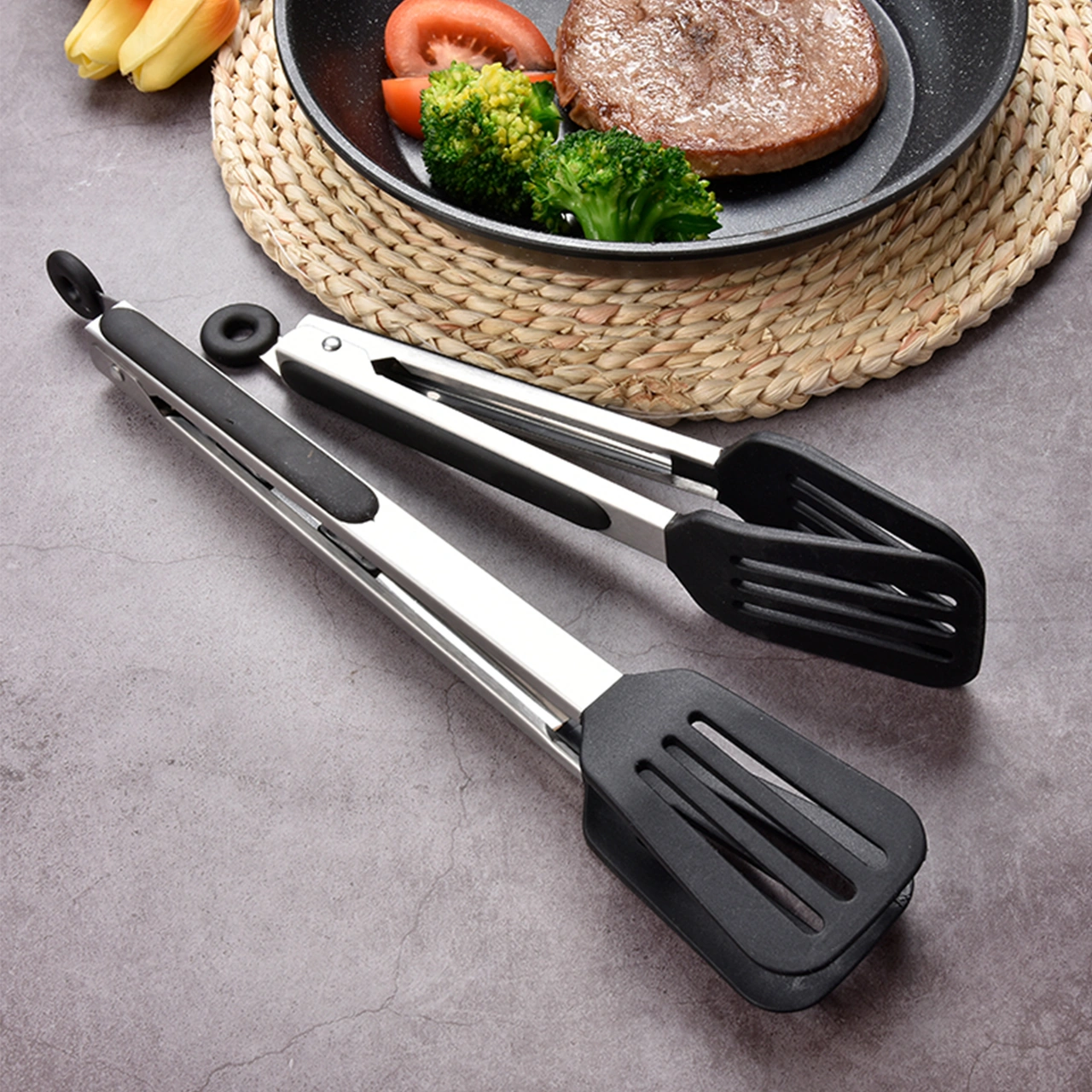 Youmex 34.5 Cm Büyük Boy Gıda Kalitesi Silikon & Paslanmaz Çelik Izgara Araçları, Isıya Dayanıklı, Tutuşu Kolay, Asma Çemberi, Kırmızı Çok Renkli