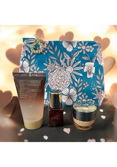 Estée Lauder Çok Şık-desenli-makyaj-çantası