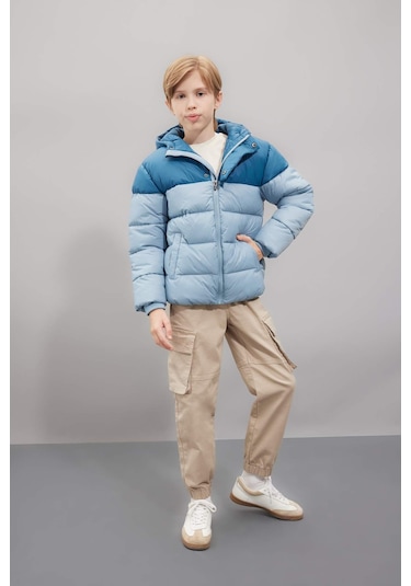 DeFacto Erkek Çocuk Su İtici Kapüşonlu Fermuarlı Cepli Polar Astarlı Şişme Mont C5509A824WNBE760