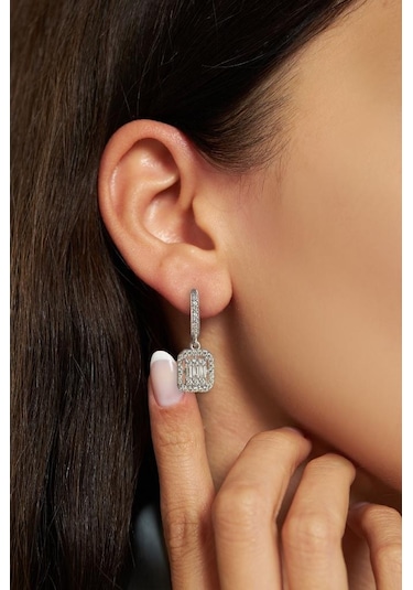 Zirkon Taşlı Rodyum Üç Sıra Sallantılı Baget Gümüş Küpe