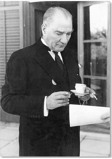 Cakasepetim Atatürk Smokinli Kahve Sigara Ahşap Mdf Tablo