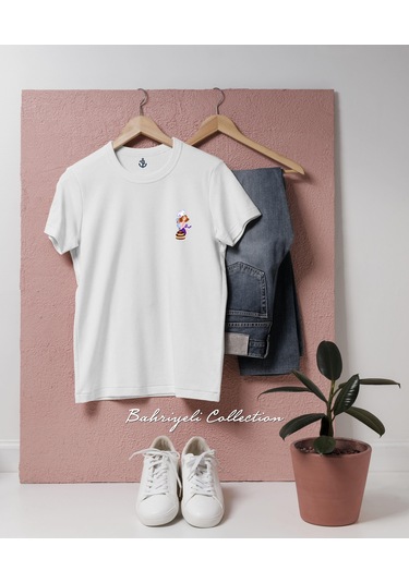 Oversize Woman Pastry Chef Cep Tasarımlı Unisex T-shirt Beyaz