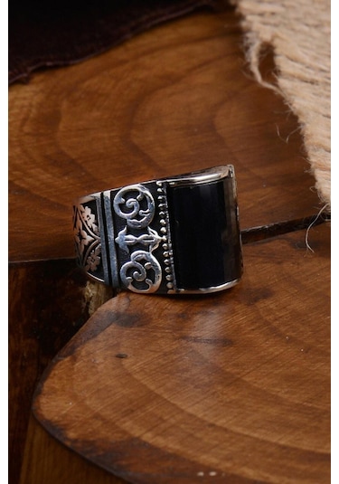 Vog Siyah Oniks Taşlı Yanı İşlemeli 925 Ayar Erkek Gümüş Yüzük