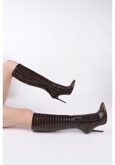 Muggo Zest Kroko Desenli Sivri Burun Fermuarlı İnce Topuklu Kadın Çizme Kahverengi