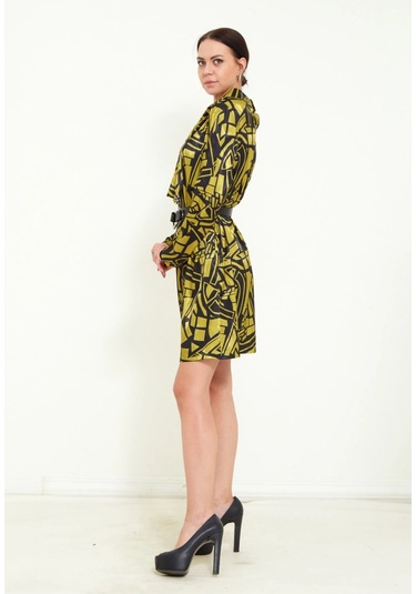 Modatalika Kadın Dijital Desen Baskı Detaylı Kemerli Şal Yaka Şık Mini Elbise Sarı
