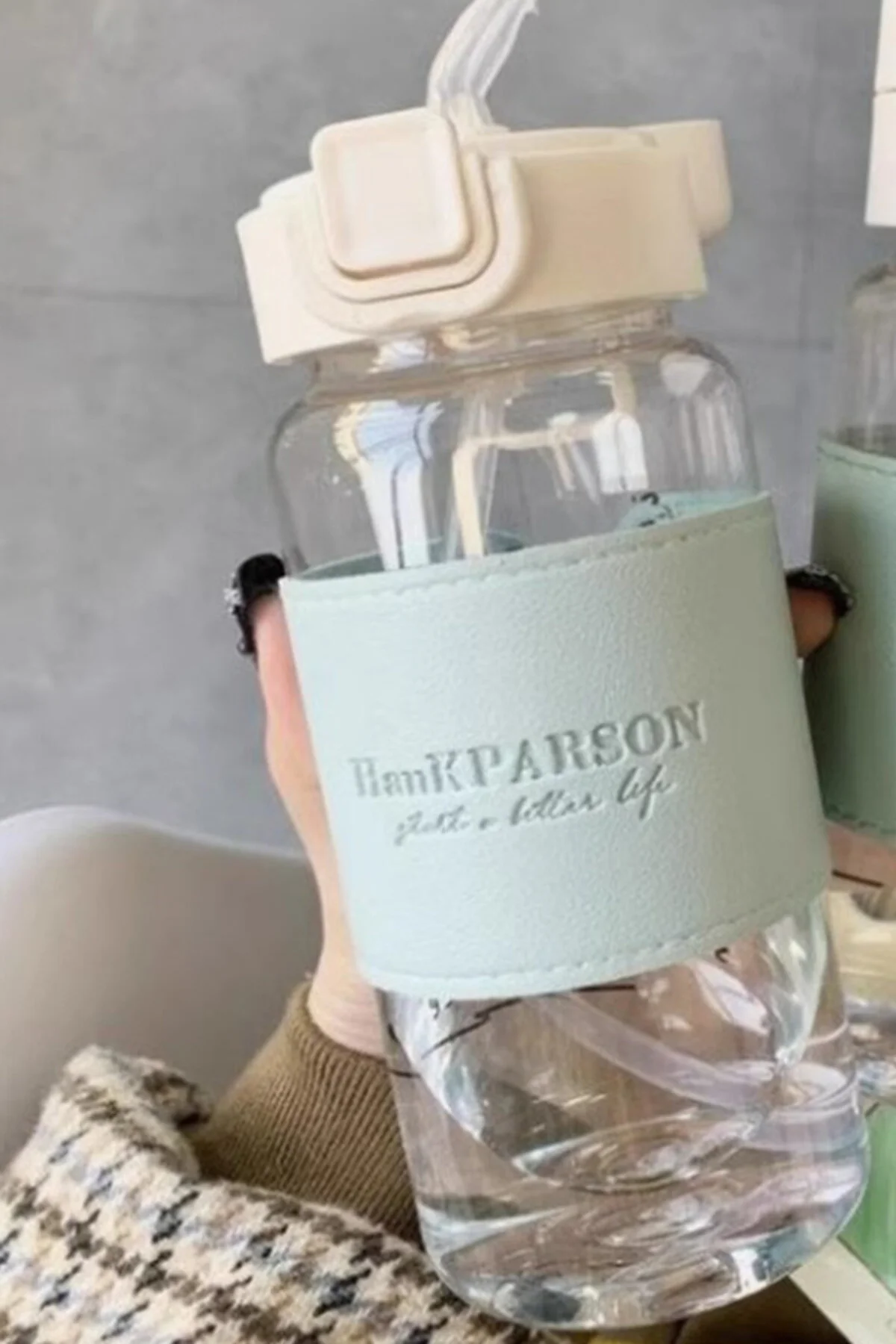 500 Ml Pipetli Plastik Su Şişesi Suni Deri Kaplamalı Taşınabilir Sızdırmaz Öğrenciler Uygun Yeşil