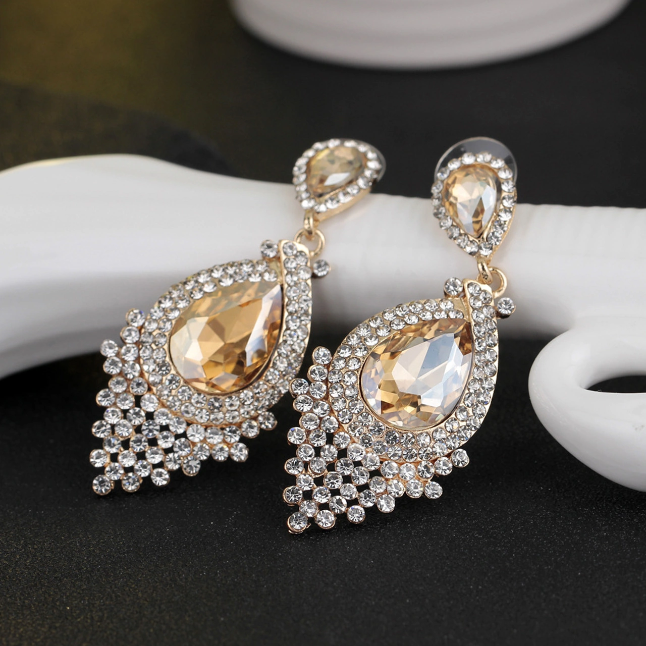 Lemestar Klasik Tassel Cam Damla Küpe - Rhine Taşlı Altın Kaplama 6.5x2.6cm 23g Retro Moda Aksesuar Ba088-b Gold