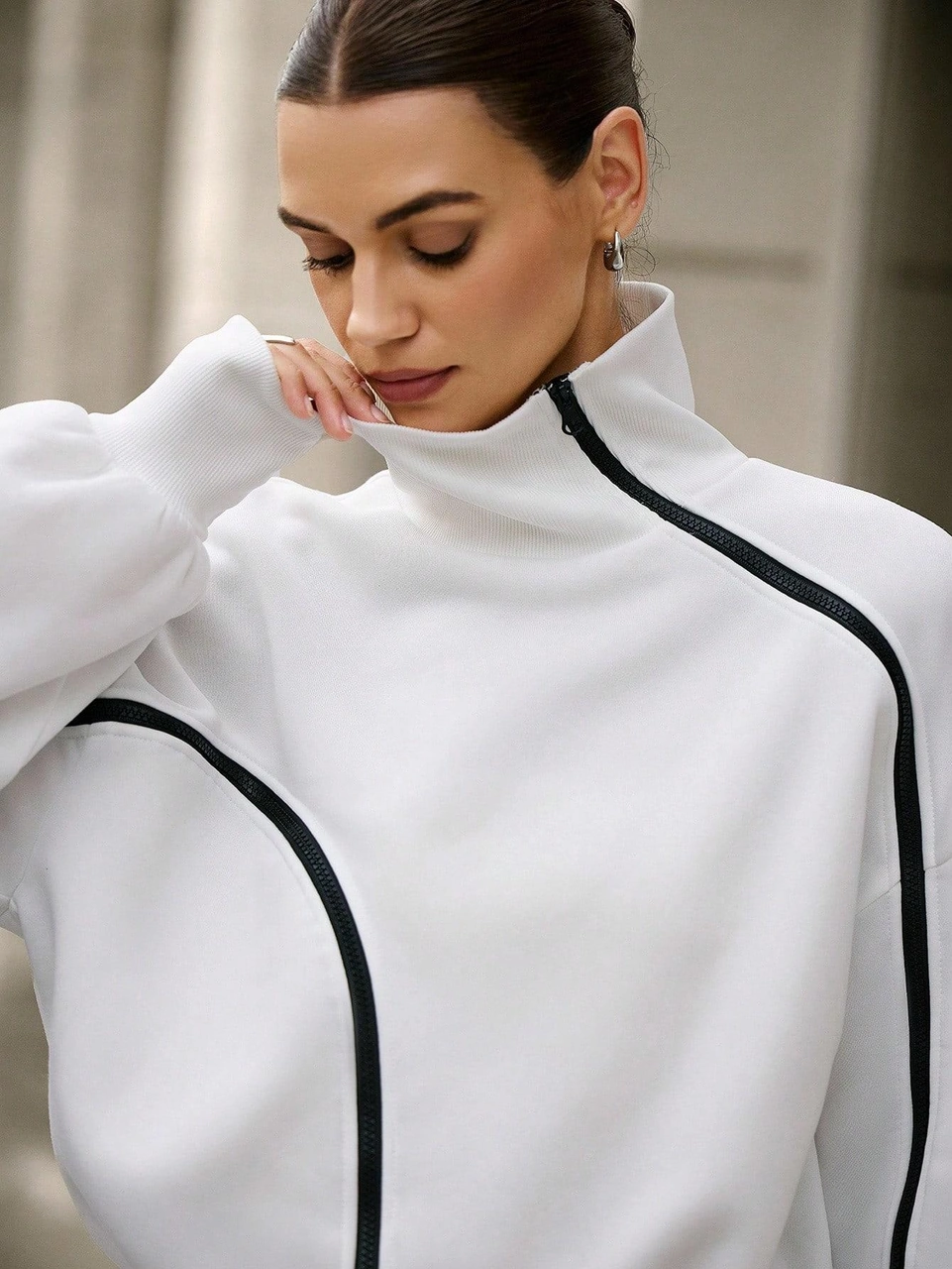 Beyaz Kadın Yüksek Yaka Komple Fermuarlı Sweatshirt Spor Ve Günlük Şık Oversize Model Beyaz