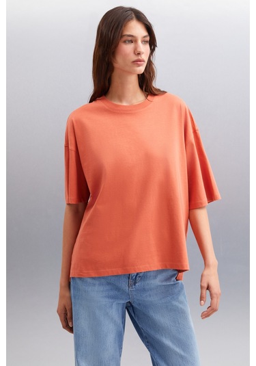 Jemmy Kadın %100 Organik Pamuk Relaxed Fit Yırtmaçlı Yuvarlak Yakalı Kiremit Rengi T-shirt