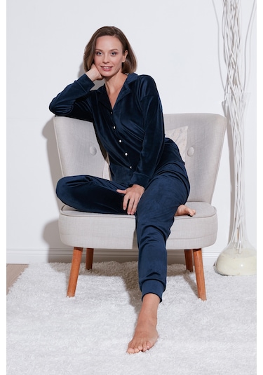 Lela Regular Fit Parlak Kadife Ribanalı Bayan Pijama Takımı 6097110 Lacivert Lela Regular Fit Parlak Kadife Ribanalı Bayan Pijama Takımı 6097110 Lacivert