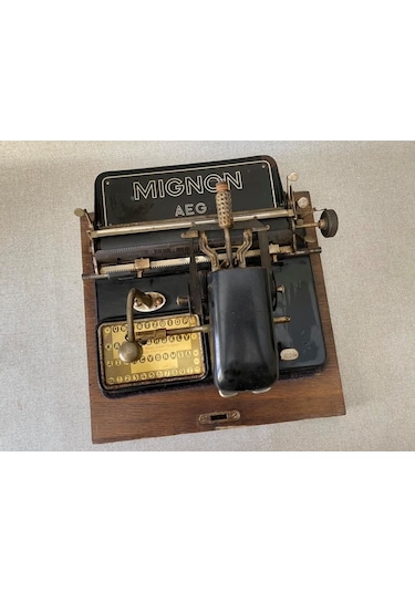 Aeg Mignon 4 Antika Daktilo Q Klavye - Koleksiyonluk Ahşap Kasalı