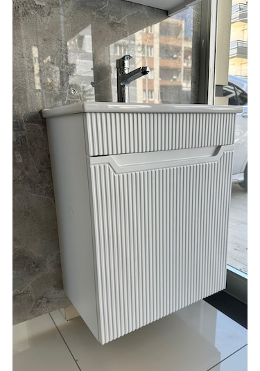 Banyo Dolabı Aynalı Cnc İşlemeli Membran Kapaklı 55 Cm Beyaz