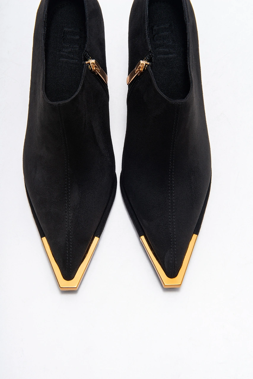 Sona Siyah Süet Altın Detaylı Fermuarlı Kadın Bilekte Topuklu Ayakkabı SIYAH SUET