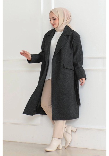 Kadın Kaşe Kaban - Uzun Boy 115 Cm Kruvaze Yaka Kuşaklı Astarlı Kışlık Tesettür Kaban, Yünlü Dokuma Kaşmir Kumaş, Cepli Oversize Rahat Kalıp Şık Modern Kaban Mont Modeli Günlük Ve Özel Gün Kombinlerine Uygun - Siyah Siyah Kadın Kaşe Kaban - Uzun Boy 115 Cm Kruvaze Yaka Kuşaklı Astarlı Kışlık Tesettür Kaban, Yünlü Dokuma Kaşmir Kumaş, Cepli Oversize Rahat Kalıp Şık Modern Kaban Mont Modeli Günlük Ve Özel Gün Kombinlerine Uygun - Siyah Siyah