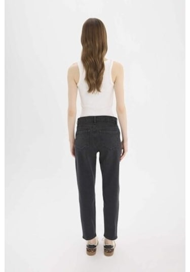 DeFacto Lina Comfort Mom Normal Bel Düz Paça Jean Kar Yıkamalı Pantolon D7944AX25SPNM36