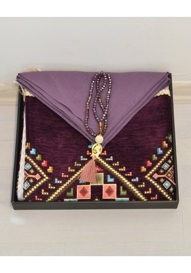 Çeyizlik Hediyelik Seccade Eşarp Tesbih Set Kilim Desenli Kadife Astarlı Seccade, Eşarp, Kristal Tesbih Özel Kutulu Lüks Hediye Seti Mor