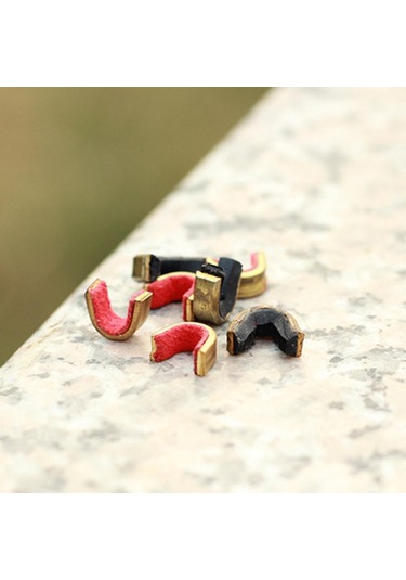 Siyah Yay Dize Nock Noktaları Pirinç Malzeme Tutarlı Ok Konumu