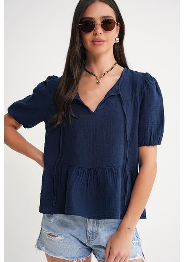 4715 Kadın Yakası Bağlamalı Kısa Kol Müslin Bluz Lacivert Lacivert