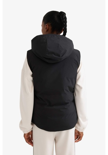 Defacto Defactofit Regular Fit Kapüşonlu Sporcu Su Geçirmez Yelek C4767ax25aubk81 Siyah