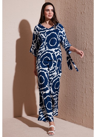 Lela Desenli Regular Fit Truvakar Kol V Yaka Alt-Üst Bayan Takım 5865357 Lacivert