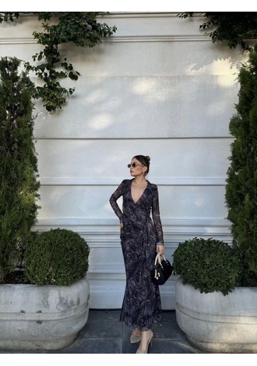 Kruvaze V Yaka, Fırfırlı Ve Bağcıklı Desenli Bluz Ve Midi Etek Takım - Siyah Siyah