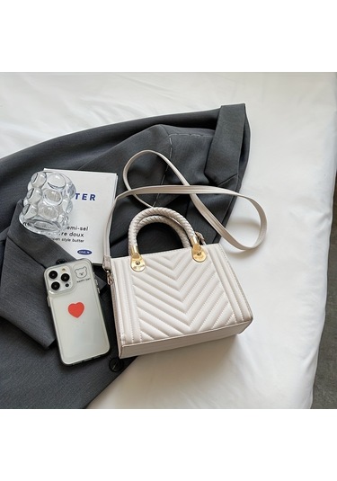 Klasik Kapitone Detaylı Kare Bayan Çanta