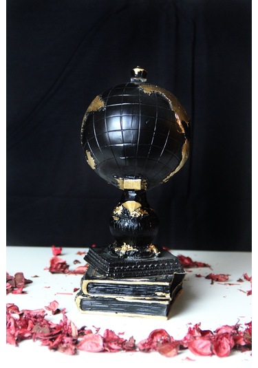 Doremcy Dekoratif Gümüş Kitaplı Dünya Küre Ev Ve Ofis Hediyelik Polyester Döküm Biblo Siyah (Gold Detaylı)