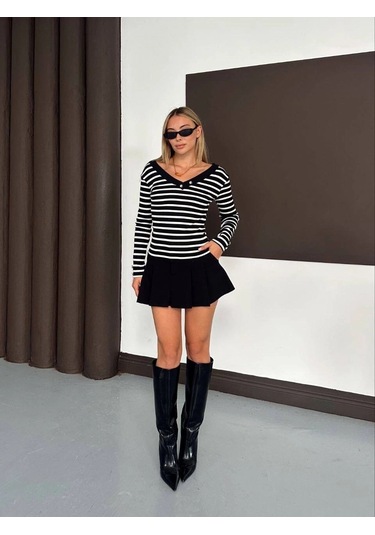 Biçomi V Yaka Kol Ve Yaka Düğmeli Bluz Siyah A4047 Siyah