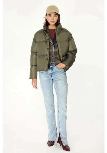 İçi Astarlı Su Ve Rüzgar Geçirmez Cepli Dik Yaka Kadın Mont Haki