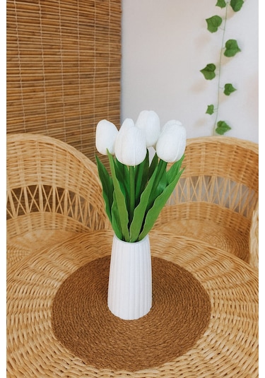 Vazoda Islak Görünümlü Yapay Beyaz Laleler Modern Dekor Aranjmanı Vazo + 8 Li Gül Beyaz