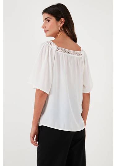 Lela Güpürlü Regular Fit Kare Yaka Bayan Bluz 5865652 Ekru