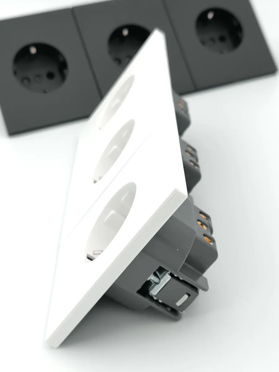 Tocterra Üçlü Priz Beyaz Topraklamalı 450906159 003