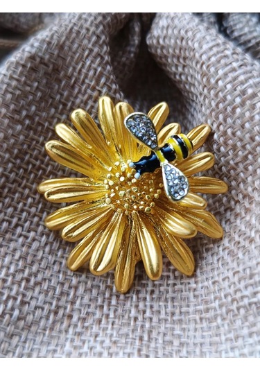 Villovatik Çiçek Üzerinde Tırtıl Broş 173507976 Gri