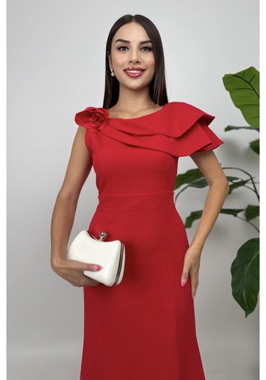 Delvira Drapeli Tek Omuz Çiçek Detaylı Uzun Kırmızı Abiye Elbise Kırmızı