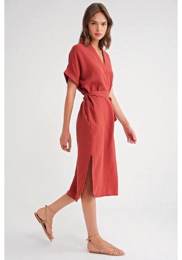 4720 Kadın Pile Detaylı Bağlamalı V Yaka Müslin Elbise Kiremit Kiremit